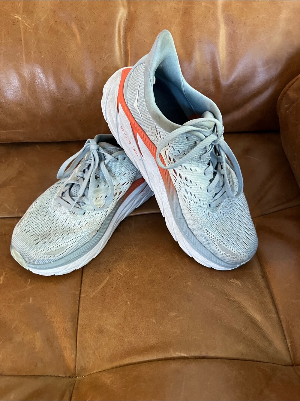 Hoka One One Clifton 8 in Size 7D ( Wide)